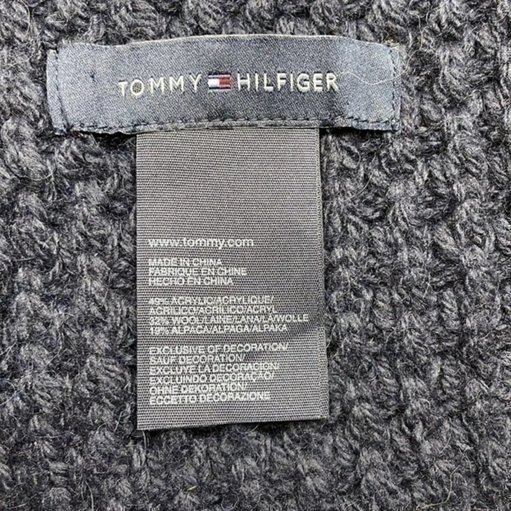 UEC Tommy Hilfiger navy blue knit scarf